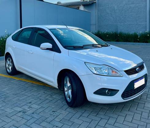 FORD FOCUS 1.6 GLX 16V FLEX 4P MANUAL FORD FOCUS 1.6 GLX 16V FLEX 4P MANUAL